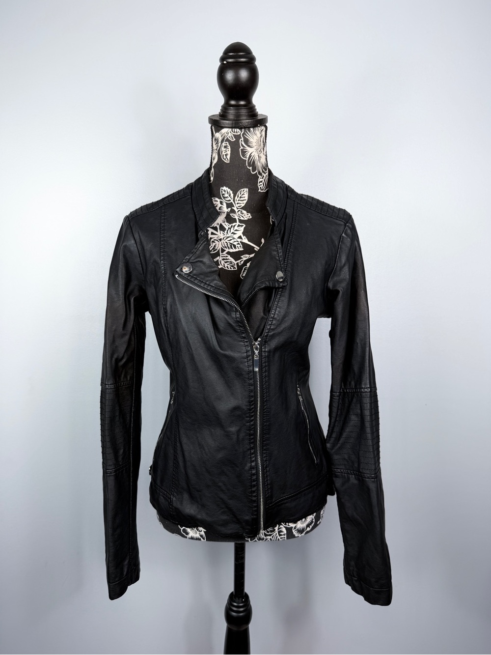 G by Guess faux leather full zip long sleeve moto button jacket size large